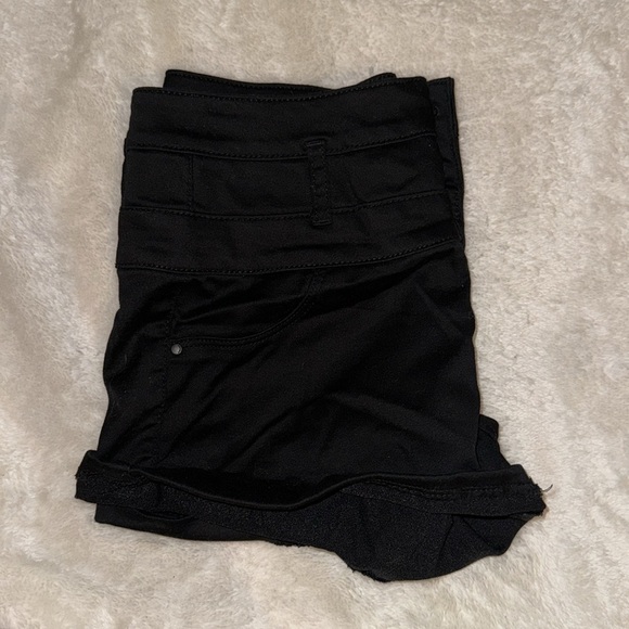 CHARLOTTE RUSSE REFUGE black jean shorts - Picture 3 of 7